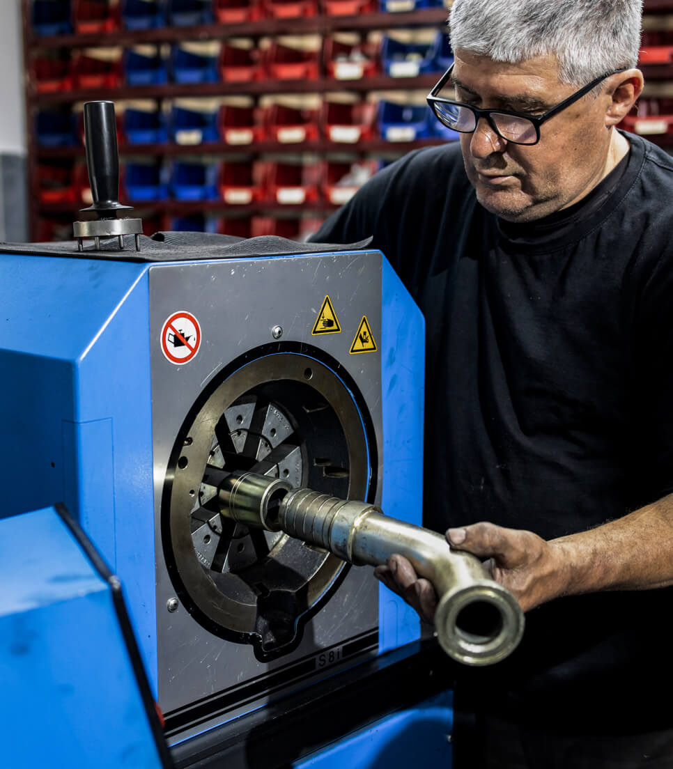 Production of high pressure hoses in a small private workshop